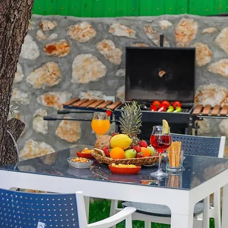 Montana Jakuzili Balayi Tatil Villasi Vila