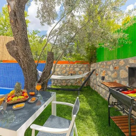 Montana Jakuzili Balayi Tatil Villasi * Kaş