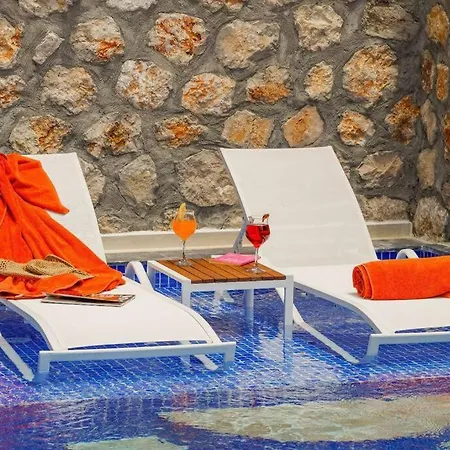 Montana Jakuzili Balayi Tatil Villasi Vila Kaş