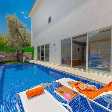 Vila Montana Jakuzili Balayi Tatil Villasi Kaş