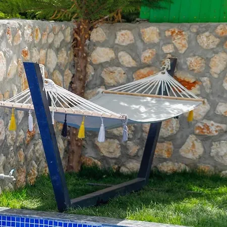 Montana Jakuzili Balayi Tatil Villasi Kaş