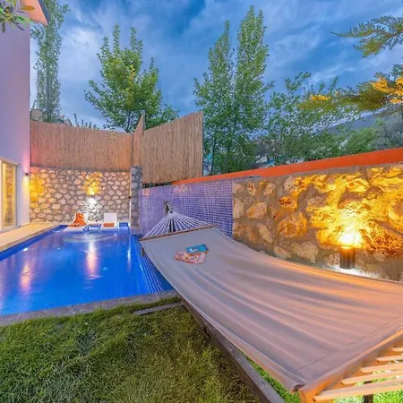 Montana Jakuzili Balayi Tatil Villasi * Kaş