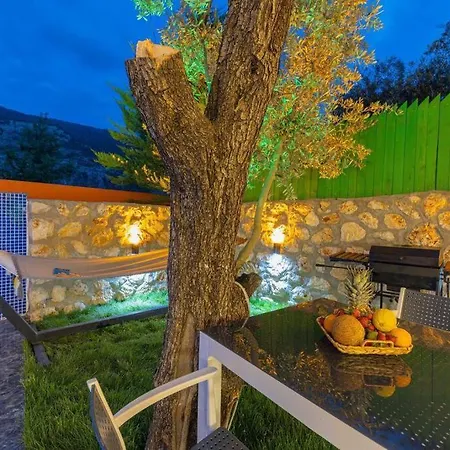 Vila Montana Jakuzili Balayi Tatil Villasi *