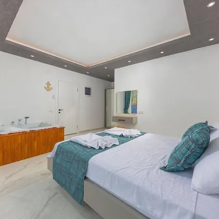 Montana Jakuzili Balayi Tatil Villasi Kaş