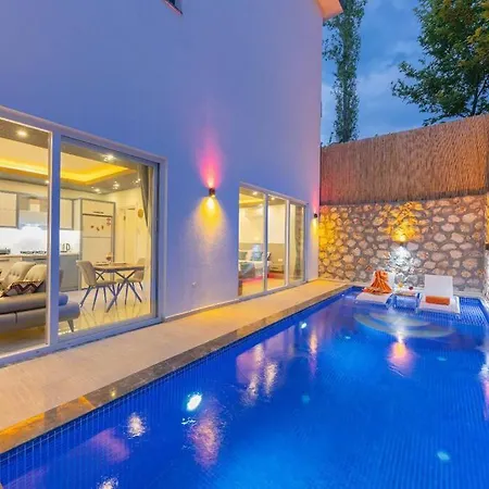 Montana Jakuzili Balayi Tatil Villasi Vila Kaş